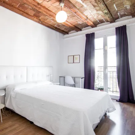 Rent this 3 bed room on MH Apartaments Ramblas in Carrer Nou de la Rambla, 08001 Barcelona
