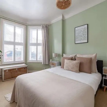 Image 2 - Umfreville Road, London, N4 1SA, United Kingdom - Apartment for rent