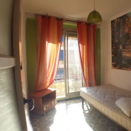 Rent this 5 bed room on Carrer d'Alcanyís in 45, 46019 Valencia