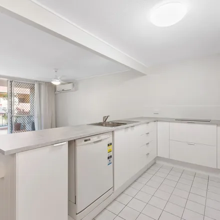 Image 5 - 17 Whyenbah Street, Hamilton QLD 4007, Australia - Apartment for rent
