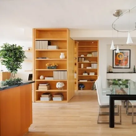 Image 5 - 305 East 24th Street, New York, NY 10010, USA - Apartment for sale