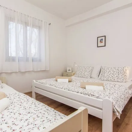 Rent this 3 bed house on 23222 Općina Zemunik Donji