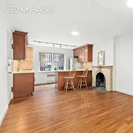 Image 2 - 220 East 32nd Street, New York, NY 10016, USA - House for rent