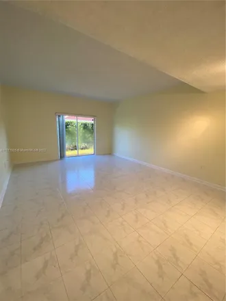 Image 8 - 10014 Hammocks Boulevard, Hammocks, Miami-Dade County, FL 33196, USA - Condo for rent