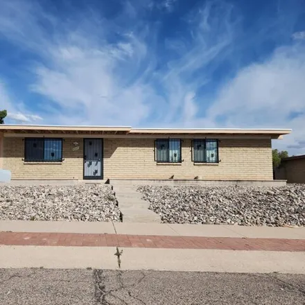 Buy this 3 bed house on 1539 South Sleepy Hollow Place in Tucson, AZ 85710