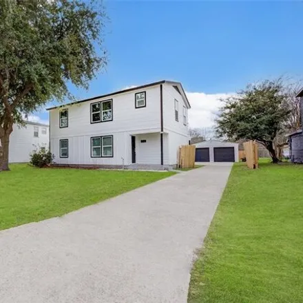 Image 2 - 309 13th Street North, Texas City, TX 77590, USA - House for sale