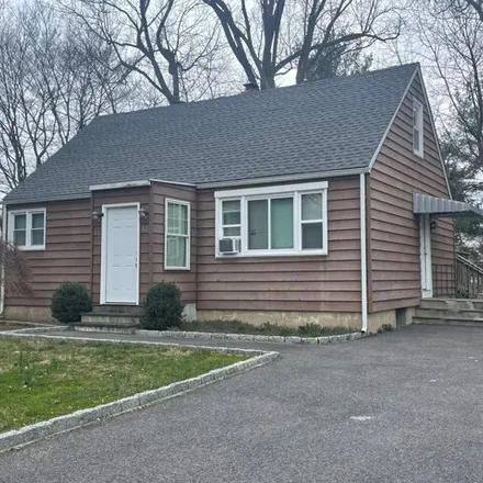 Rent this 3 bed house on 42 Loftus Circle in Bridgeport, CT 06606