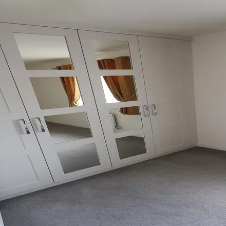 Rent this 2 bed apartment on Ravencarr Road in Sheffield, S2 1AL