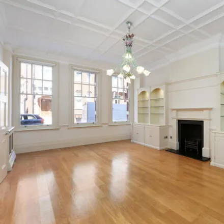 Rent this 3 bed apartment on 21/23 Cadogan Gardens in London, SW3 2RW