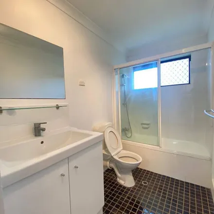 Rent this 3 bed apartment on 32 Mitre Street in St Lucia QLD 4067, Australia