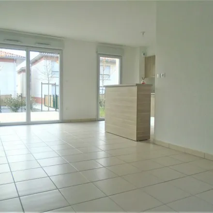 Rent this 3 bed apartment on 16 Place de la Mairie in 31150 Gratentour, France