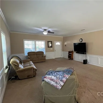 Image 2 - 8001 Shadbrush Court, Mecklenburg County, NC 28215, USA - Loft for sale