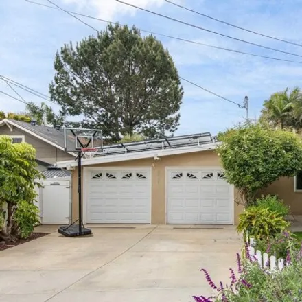 Buy this 3 bed house on 3021 Yonge Street in San Diego, CA 92106