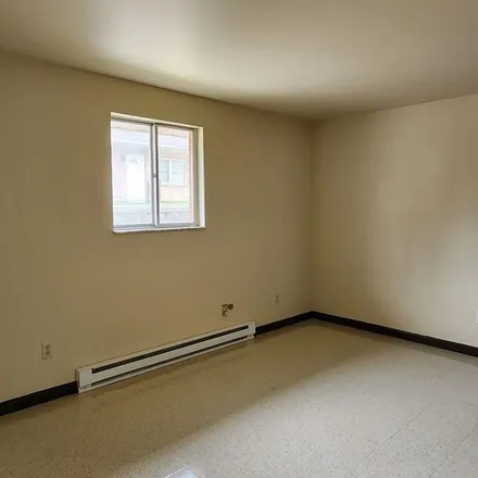 Rent this 2 bed apartment on 520 Fairfield Avenue in Wrightview, Fairborn