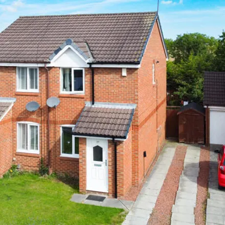 Buy this 2 bed duplex on Chelsfield Way in Austhorpe, LS15 8XE