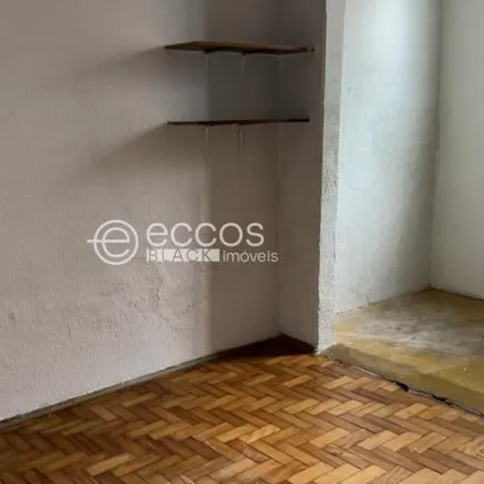 Rent this 2 bed house on Rua Pedro Nasciutti in Centro, Araguari - MG
