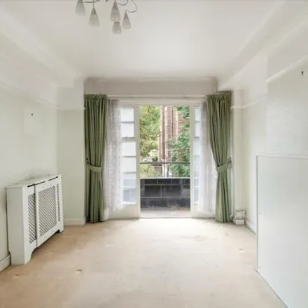 Image 2 - Winchester Court, Vicarage Gate, London, W8 4HA, United Kingdom - Apartment for sale