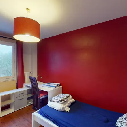Rent this 3 bed apartment on 14 Rue Paul-Helbronner in 38100 Grenoble, France