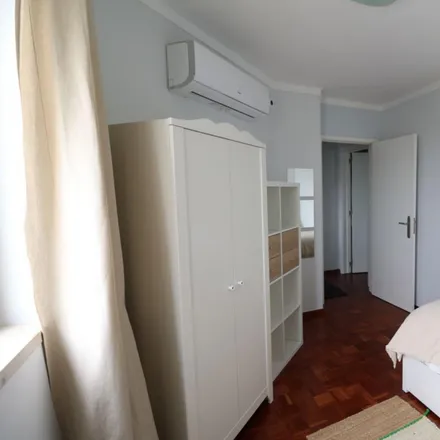Rent this 3 bed room on Rua João Pinto Ribeiro 113 in 1800-233 Lisbon, Portugal