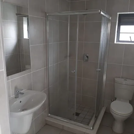 Image 4 - Donovan Close, Cape Town Ward 100, Western Cape, 7150, South Africa - Apartment for rent