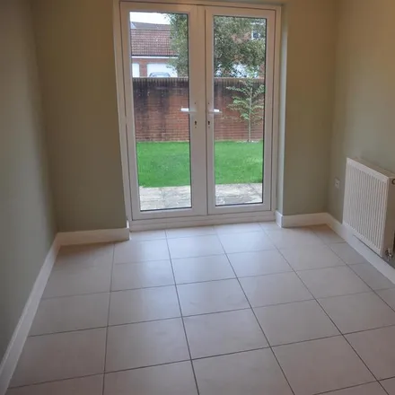 Image 3 - 12 Castle Well Drive, Salisbury, SP4 6GD, United Kingdom - House for rent