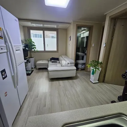 Rent this 2 bed apartment on 서울특별시 강남구 역삼동 690-14