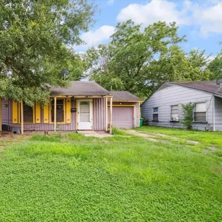 Buy this 3 bed house on 5886 Southington Street in Houston, TX 77033