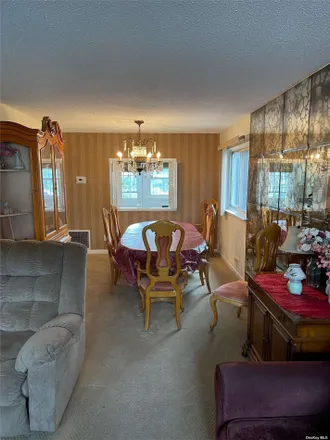 Image 6 - 40-01 Utopia Parkway, New York, NY 11358, USA - House for sale