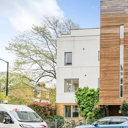 Rent this 2 bed apartment on Elmington Road in London, SE5 7RA