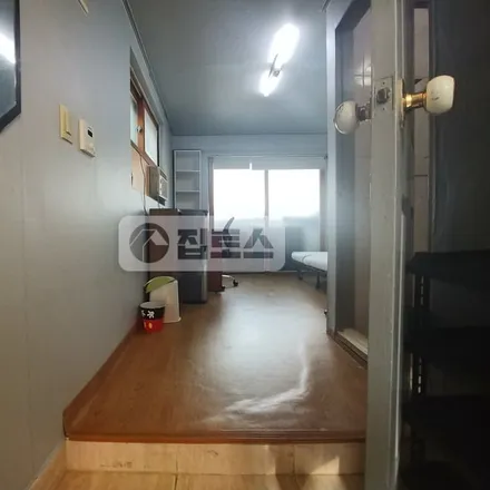 Rent this studio apartment on 서울특별시 서대문구 대현동 110-76