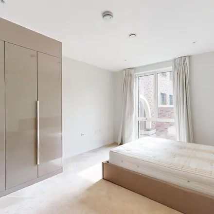 Image 2 - South Garden Court, 6 Heygate Street, London, SE17 1FQ, United Kingdom - Apartment for rent