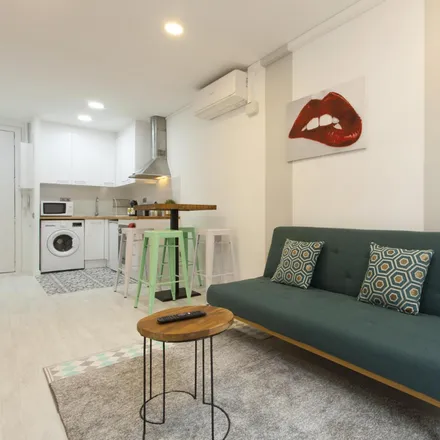 Image 5 - Aynara, Carrer de Blasco de Garay, 9, 08001 Barcelona, Spain - Apartment for rent