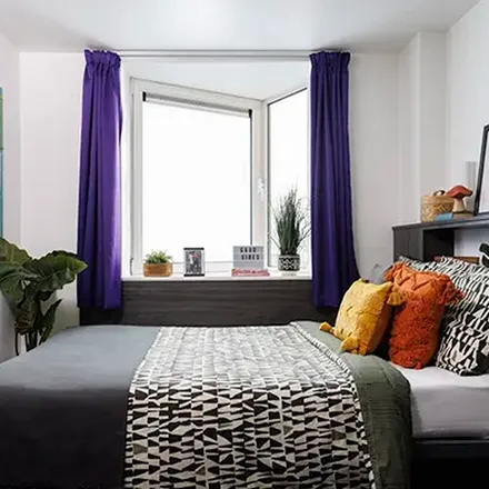 Rent this 1 bed apartment on PlusNet in 17 Marlborough Street, Leeds