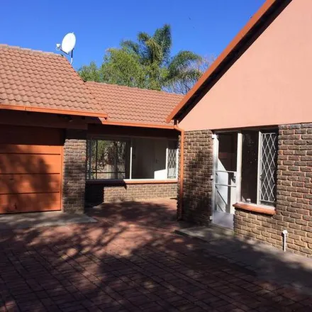 Rent this 4 bed apartment on 52 Lindfield Road in Lynnwood Manor, Pretoria