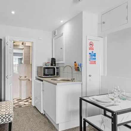 Image 6 - Rottingdean, BN2 7GG, United Kingdom - Apartment for rent