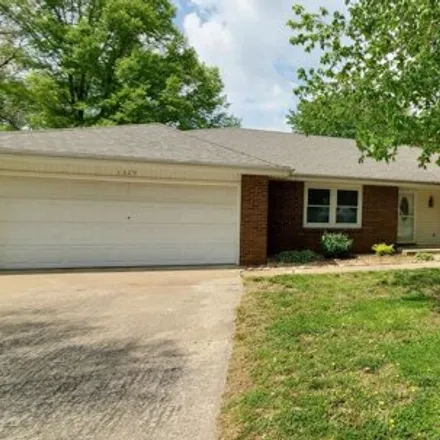 Buy this 3 bed house on Oakland Drive in Bolivar, MO 65613