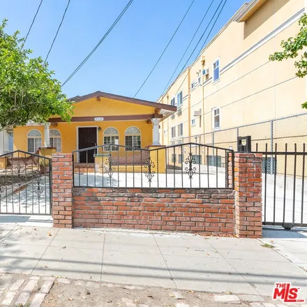 Buy this studio townhouse on 3538 London Street in Los Angeles, CA 90026