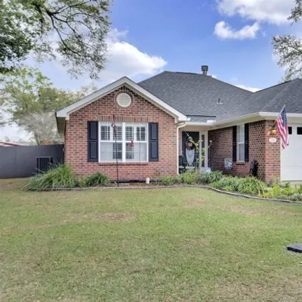 Buy this 3 bed house on 198 Cluster Oaks Court in Foley, AL 36535