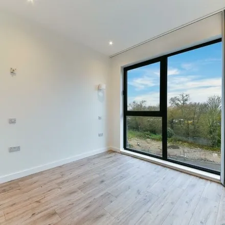Image 1 - Over The Misbourne Road, Higher Denham, UB9 5DN, United Kingdom - Apartment for rent
