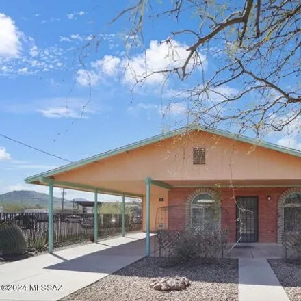 Rent this 3 bed house on 621 West Helen Street in Tucson, AZ 85705