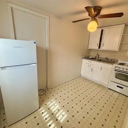 Rent this 1 bed apartment on 188 Cleveland Avenue in Village of Mineola, North Hempstead