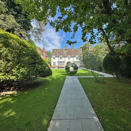 Image 1 - Windsor House, 9 The Bishops Avenue, London, N2 0AP, United Kingdom - House for rent