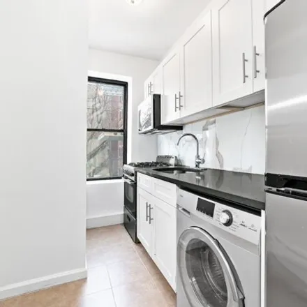 Image 2 - 215 East 117th Street, New York, NY 10035, USA - House for rent
