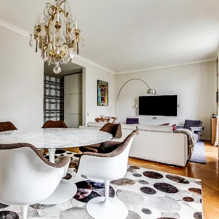 Rent this 2 bed apartment on 92 Avenue des Ternes in 75017 Paris, France
