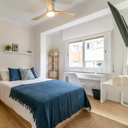 Rent this 4 bed room on Carrer de Llinars del Vallès in 7B, 08030 Barcelona