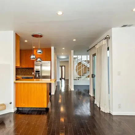 Image 3 - 12925 Gilmore Avenue, Los Angeles, CA 90066, USA - Apartment for rent