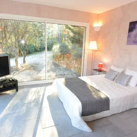 Rent this 9 bed house on 83720 Trans-en-Provence