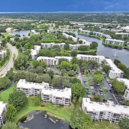 Image 4 - 9302 Lagoon Place, Pine Island Ridge, Davie, FL 33324, USA - Condo for sale