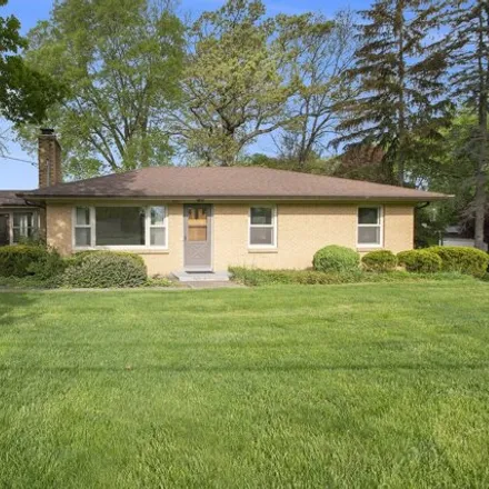 Buy this 4 bed house on 675 Oakhurst Avenue Northwest in Grand Rapids, MI 49504