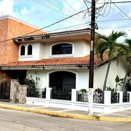 Buy this 4 bed house on Boulevard Pedro María Anaya in Chapultepec, 80040 Culiacán